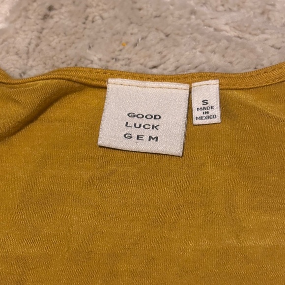 Cropped V-Neck Blouse - Picture 2 of 3